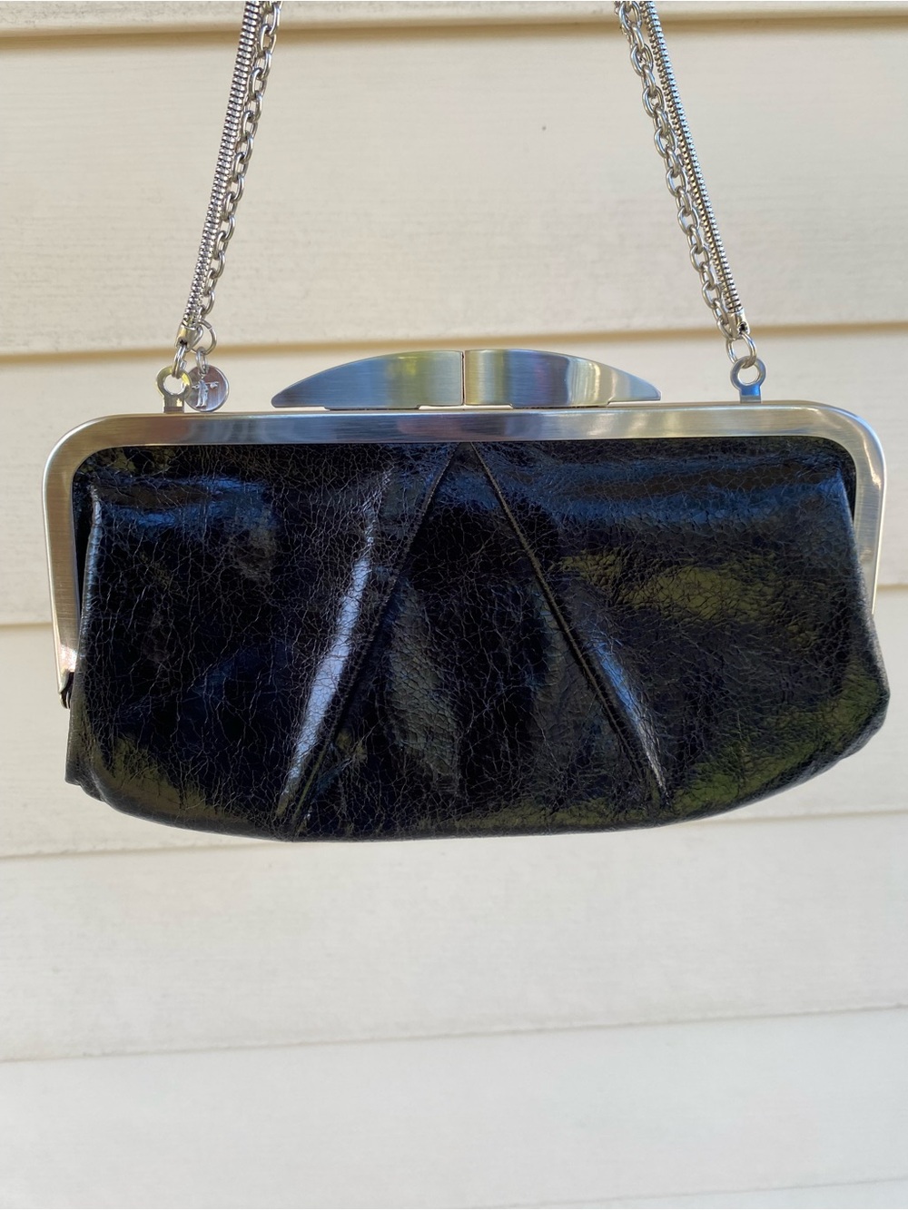 Hobo Hayley Black Clutch Wallet With Chain Handle Kiss Lock Closure EUC R$128